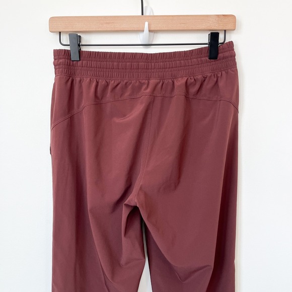 GapFit Recycled Runaround Jogger Pants Womens XS Cherry Wood Burgundy - Picture 6 of 13